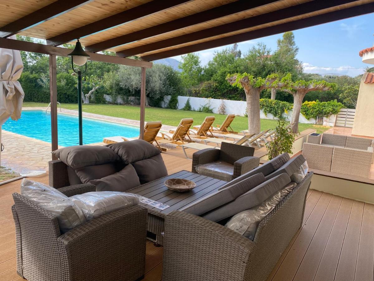 Relaxing Villa With Swimming Pool And Garden Ájosz Jeórjiosz Kültér fotó